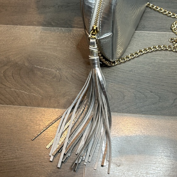 Victoria’s Secret Metallic Snakeskin Silver Crossbody Bag Gold Chain Strap - Picture 3 of 14